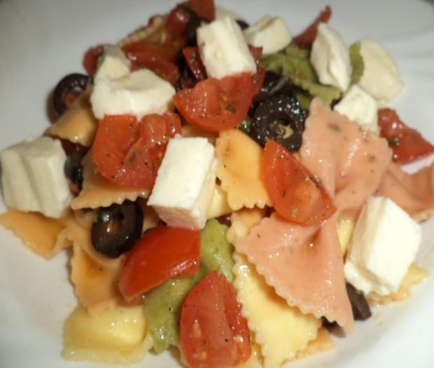 Farfalle Vegetali with tomatoes, olive and buffalo mozzarella