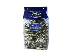 Amorini bianchi e neri pasta in packaging